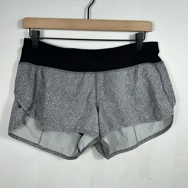 Lululemon Speed Short 2.5” Fractal‎ Alpine White Black Size 6 Running Shorts - Image 3