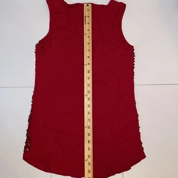 Design History red sequin sleeveless tee shirt top. Size Medium. NWT. - Image 6