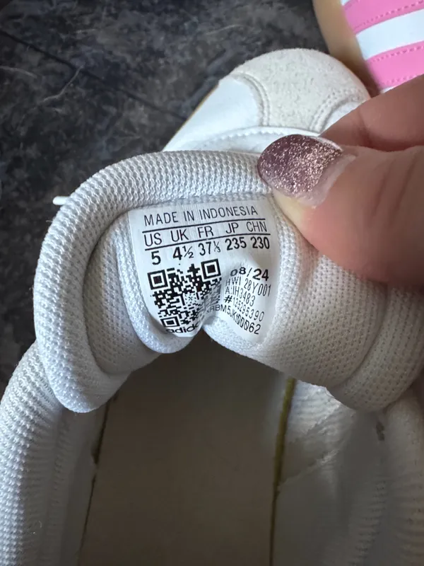 Adidas women’s sneakers - Image 4