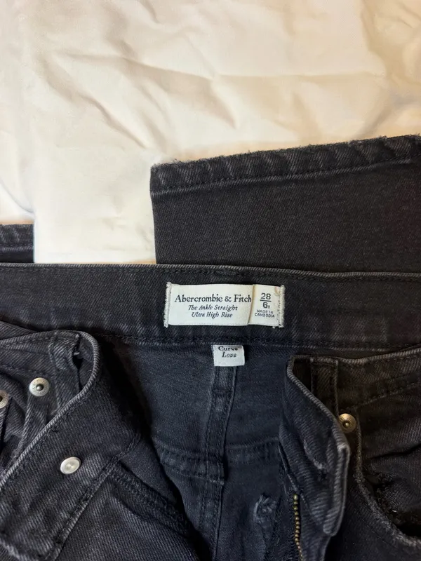Abercrombie Jeans - Image 2