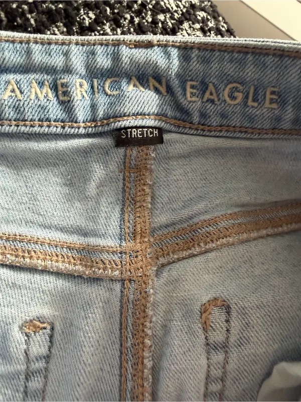American Eagle Outfitters Light Blue Distressed Mom Straight Leg Jeans Size 4 - Image 5