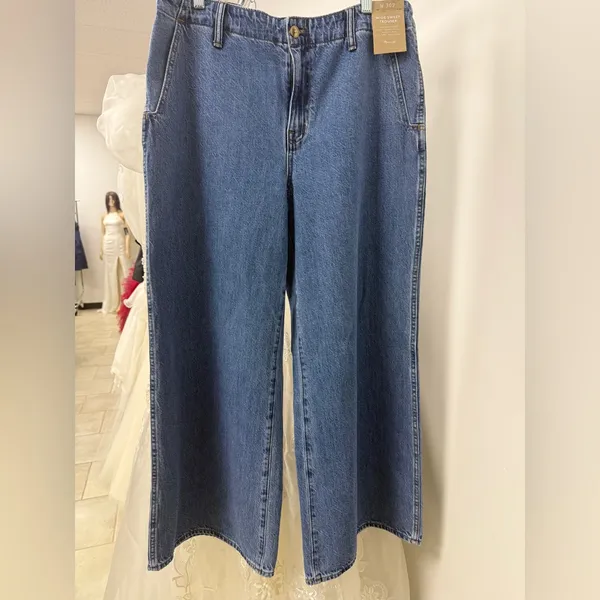 Madewell Wide-Leg Jeans in Medium Blue - Image 2