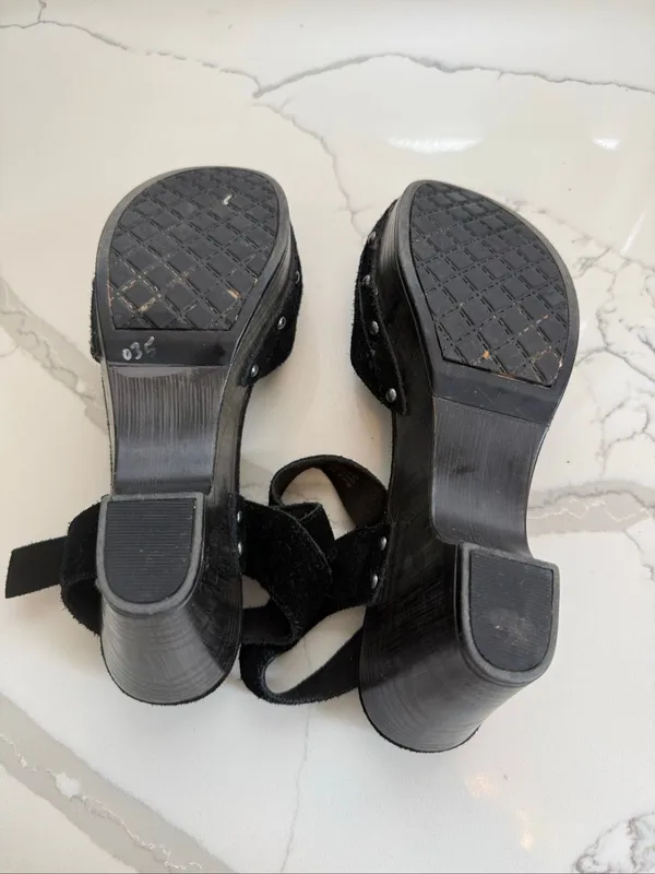 House of Harlow Black Suede Cherub Clogs size 8 - Image 6