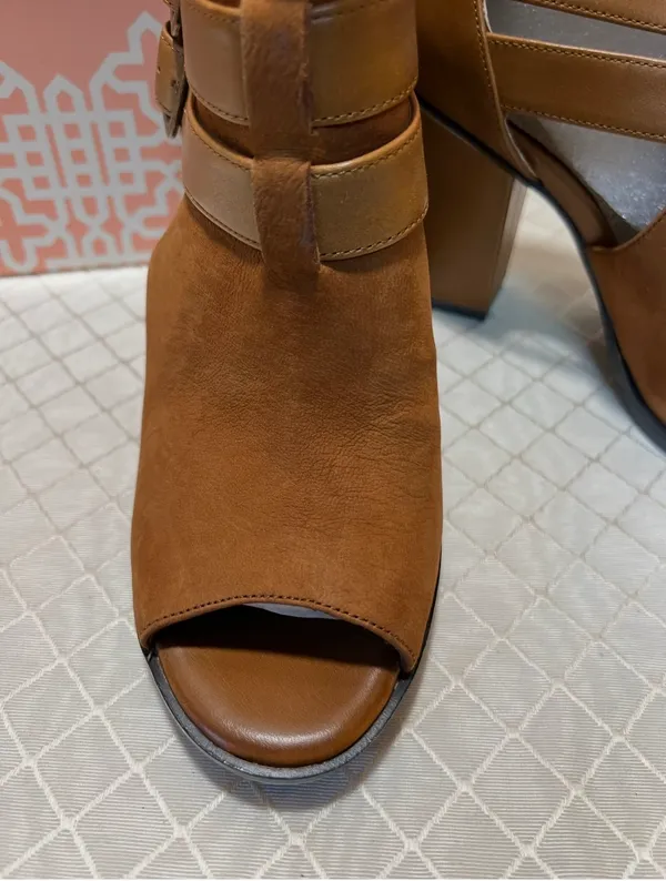 Gianni Bini Peep Toe tan leather Heel Booties with Ankle Buckle: Size 7.5 - Image 2