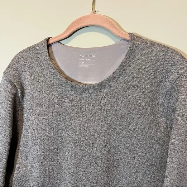 Arc’teryx Women’s Gray Purple Crewneck Sweatshirt Pullover Medium‎ - Image 2