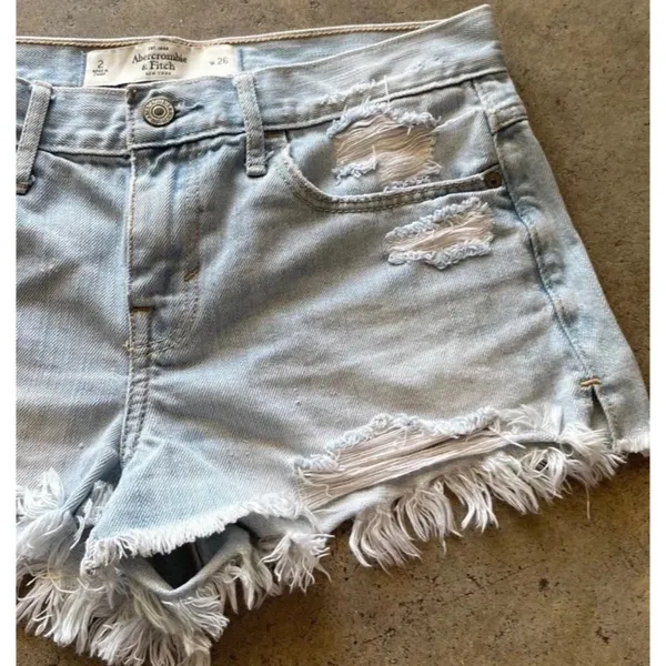 Abercrombie&Fitch ShortsSize 2 W 26 Blue Denim Distressed Frayed Hem Light Wash - Image 4