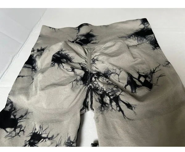 Tie dye scrunch butt leggings size M - Image 3