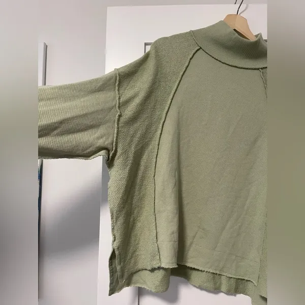 American Eagle NWT  Pull-over - Image 2