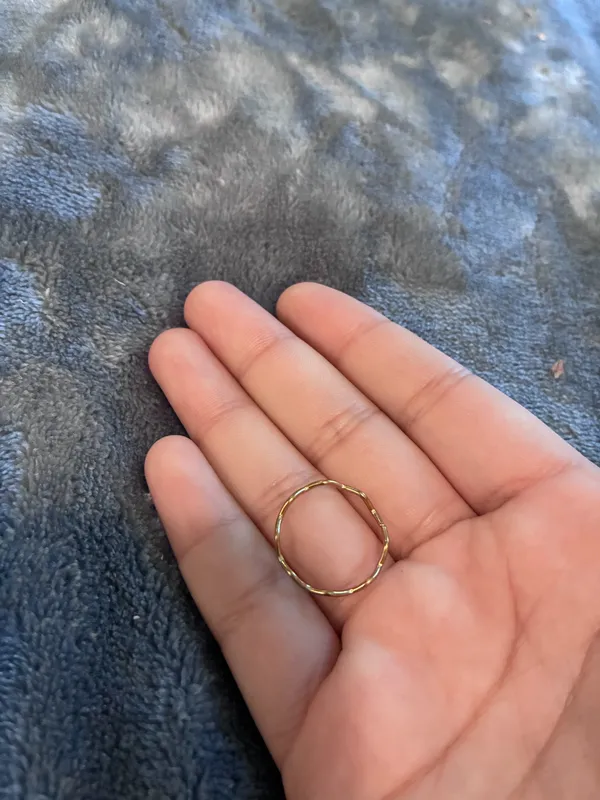 Classic Gold Simple Dainty Squiggle Wave Ring Band, size 6-6.5 - Image 4