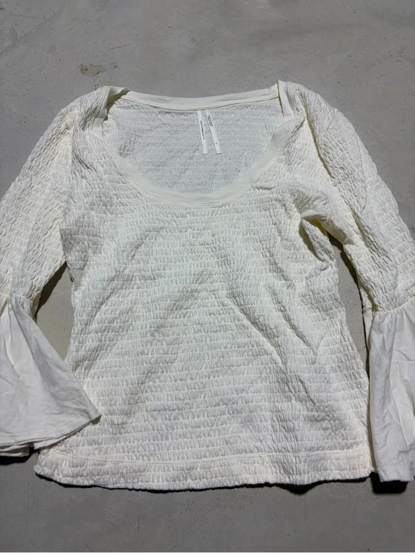 Anthropologie cream Bell Sleeve Scoop Neck Top small - Image 2