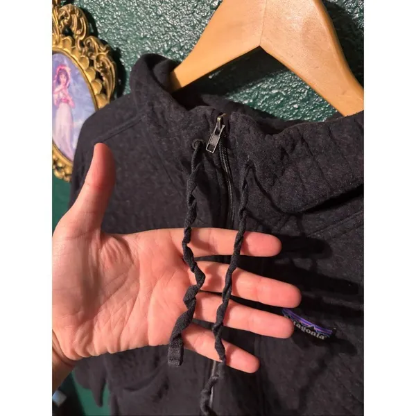 Patagonia Black Quilted Full Zip Hoodie Sz Small - Image 3