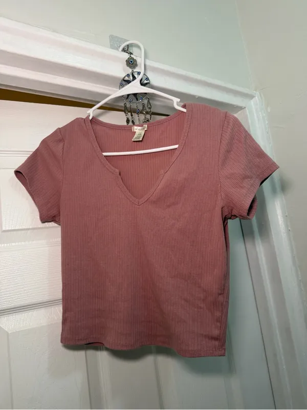 Bozzolo Women’s Large Dusty Rose Ribbed Crop Top V-Neck Stretch Short Sleeve - Image 3