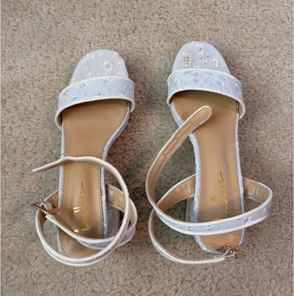 Windsor NWT white platform block heels - Image 3
