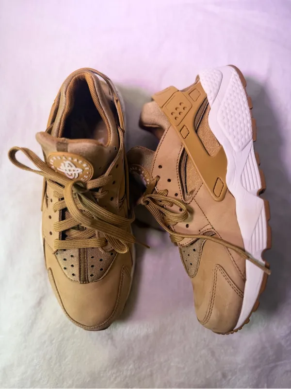 Nike Women's Wheat/Tan Casual Sneakers - Image 6