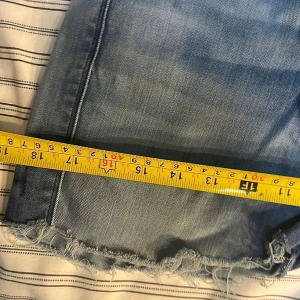 7 for all mankind Jeans Shorts Size 28. Waist: 28 inches - Image 4