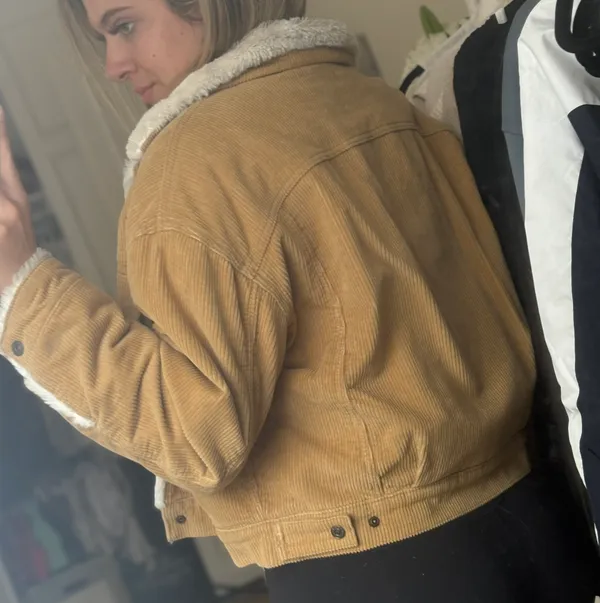 Levi’s Corduroy Sherpa Jacket - Image 4