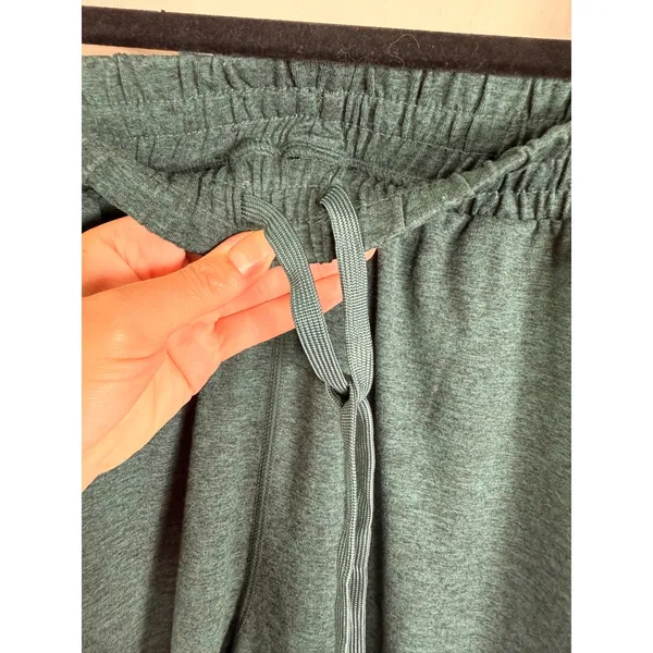 Quince FlowKnit Highrise Boyfriend Performance Joggers Heathered Green XS - Image 11