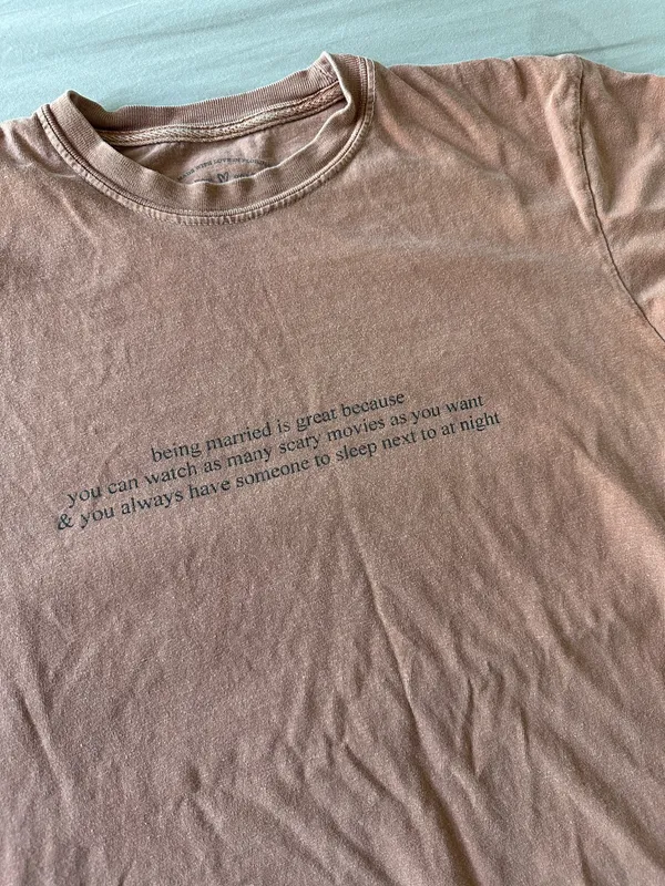 Hubs & Hers Women’s Casual Fit T-Shirt Scary Movies Sz Medium - Image 2