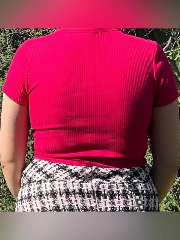 Hot pink Uniqlo ribbed tee. - Image 4