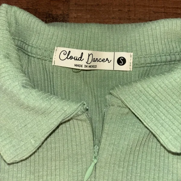 Green 1/4 zip shirt with collar. NWT - Image 3
