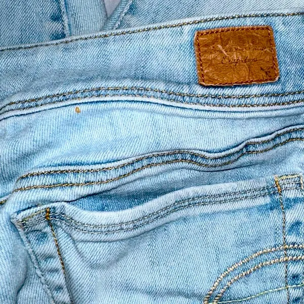 American Eagle • Destroyed Light Wash Skinny Jeans • Size 8 - Image 5