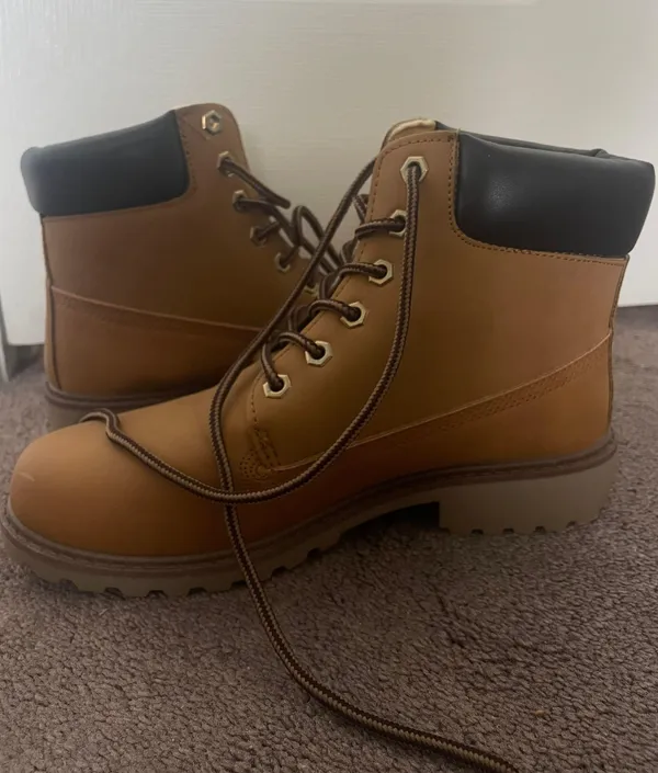 Fall/Winter Boots Tan Size 6 - Image 2
