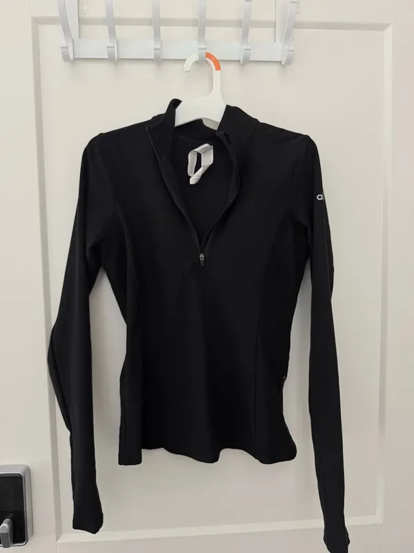 Alo Yoga Long Sleeve Top - Image 3