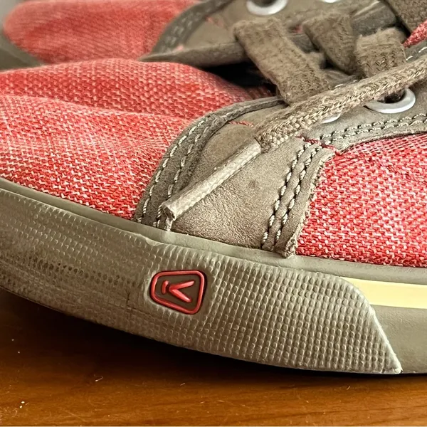 Keen Coronado Red Canvas Taupe Leather Low Top Sneakers Womens 8.5 1004619‎ - Image 5
