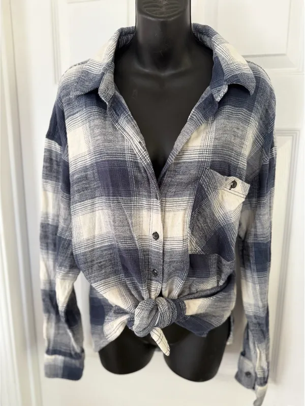 Garage blue plaid button front shirt - Image 5
