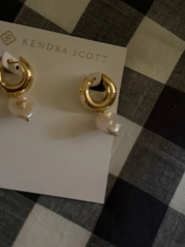BNWT Kendra Scott Sasha Heart in Gold Huggies w/Pearl Heart Charm $90 - Image 10