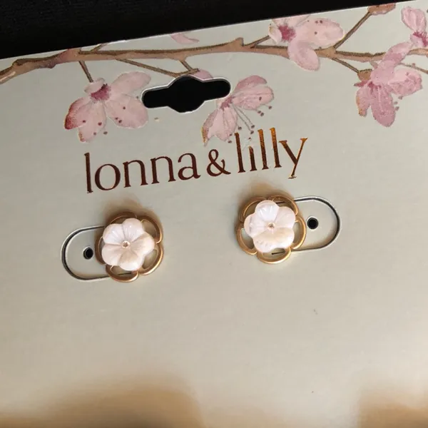 Pink flower stud earrings with matching yellow hair scrunchie - Image 3