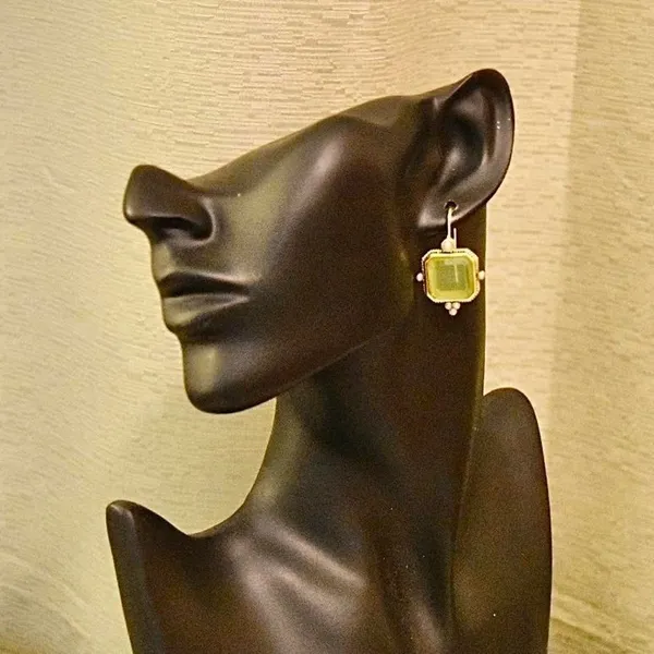 Green Square Earrings Gold - Image 3