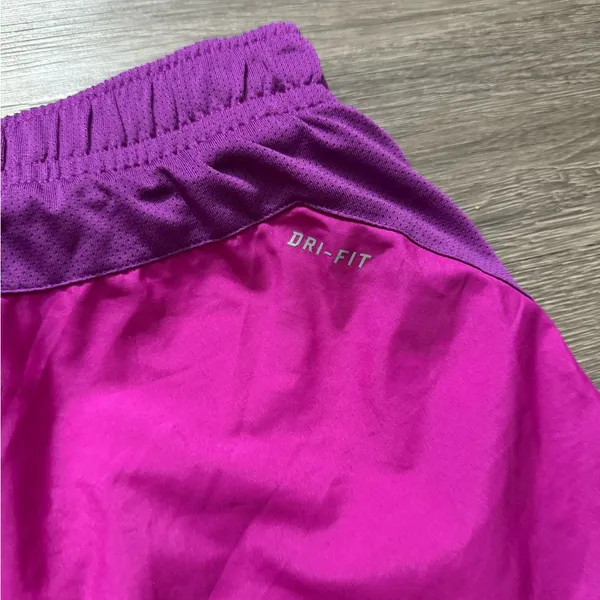 Nike Women's Magenta and Purple Athletic Shorts Size M - Image 6