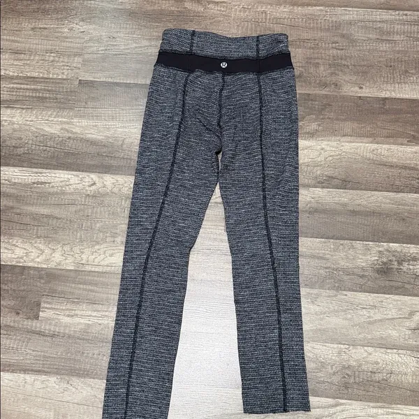 Lululemon Skinny‎ Groove Pant Leggings, Size 2 - Image 3