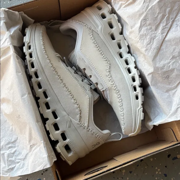 On Cloudaway 2 Sneakers Size 7.5 - Image 3