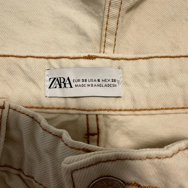 Zara Cream Raw Hem Denim Shorts Size 6 - Image 3