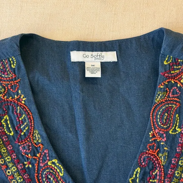 Go Softly Patio Boho Dress Womens Medium Blue Chambray Embroidered with Pockets - Image 4