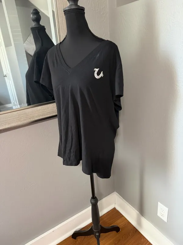 True Religion Crystal Horseshoe Logo V Neck Black Tee 2XL. - Image 2