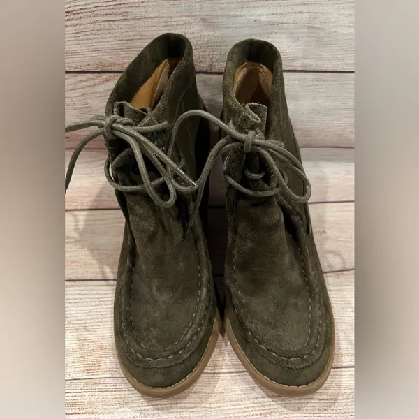 Lucky Brand Women's Ysabel Wedge Boots Size 8.5 olive green Suede Laced Boho - Image 2