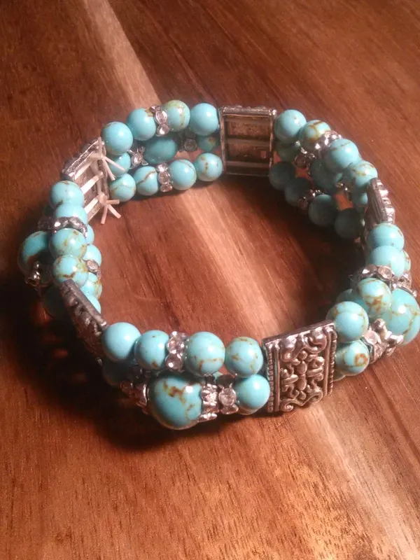 Blue Howlite Three Row Beaded Silvertone Stretch Bracelet - Image 5
