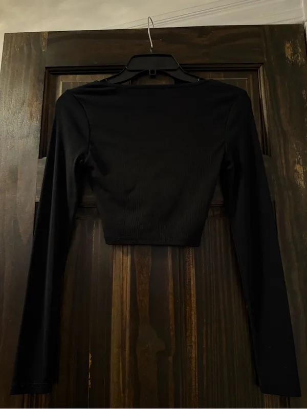SheIn Black Long-Sleeve Heart Front Crop Top - Image 3