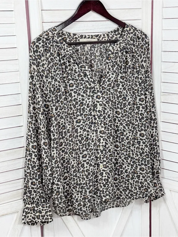 Loft Leopard Print Gathered Neck Button Up Blouse Cream Tan Large Long Sleeve - Image 7