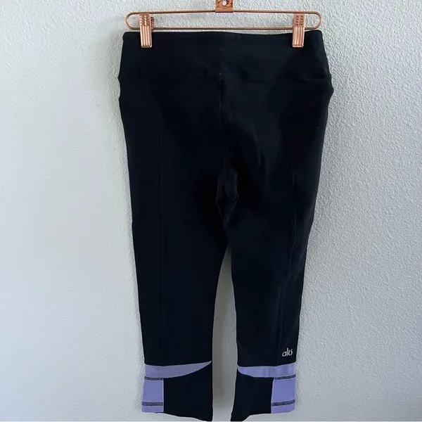 Alo Yoga Black and Purple Active Workout Pants Legging Tights 17.5" Inseam Small - Image 5