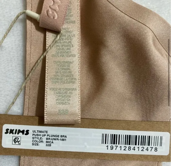 SKIMS Ultimate Push Up Bra 32B - Image 4