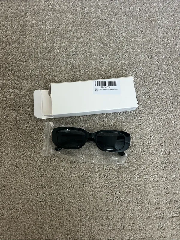 Black Retro Sunglasses - Image 5