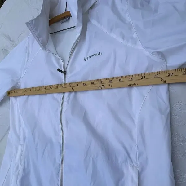Columbia size 1X Switchback white windbreaker. - Image 9