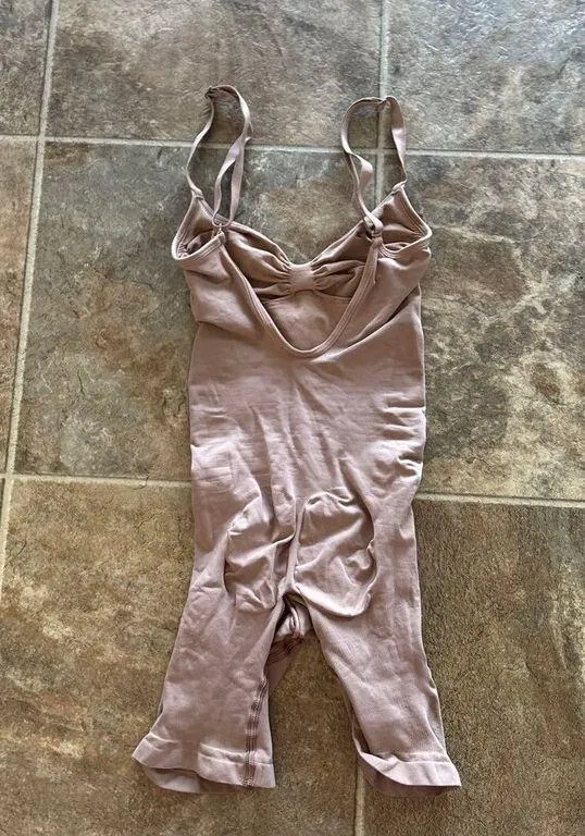 Skims Seamless Sculpt Mid Thigh Bodysuit Clay Size Small - Image 6