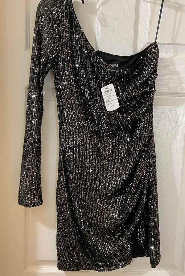 Windsor Black Sequin One Shoulder Bodycon Dress - Image 4