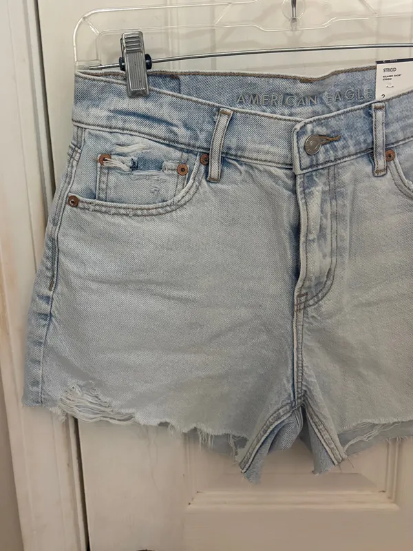 NWT!! American Eagle Super High Rise Relaxed Strigid Distressed Short - Image 3