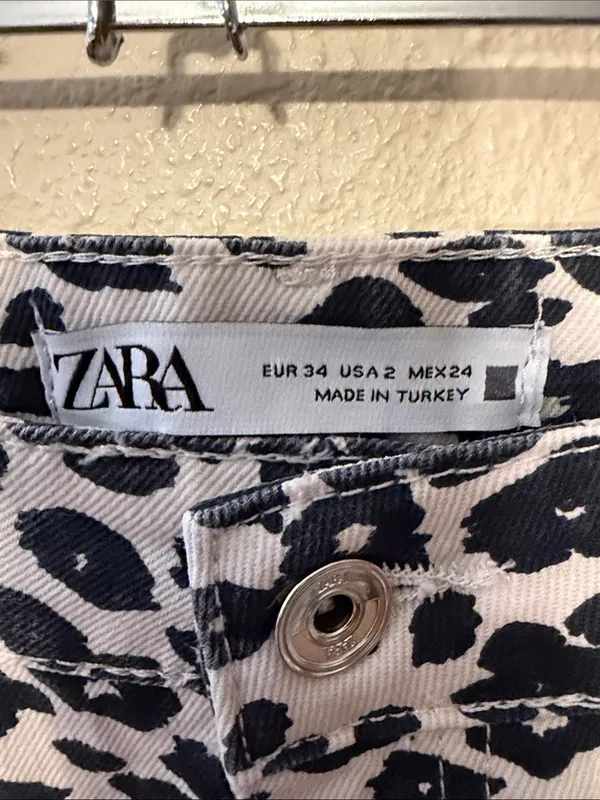 Zara Z1975 Wide Leg Animal Print Jeans Size 2 - Image 4